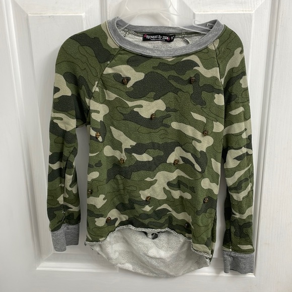 Girls camo green and gray long sleeve with little skulls on the front. Size 6 - Picture 1 of 7
